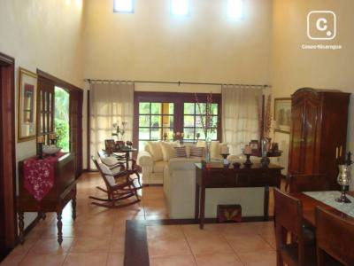 Casa en venta en Las Colinas, Managua – 4 hab, 495 m²