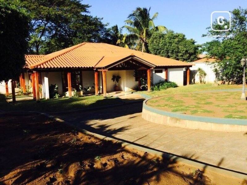 Casa en venta o alquiler en Carretera Vieja a León, Managua – 4 hab, 300 m²