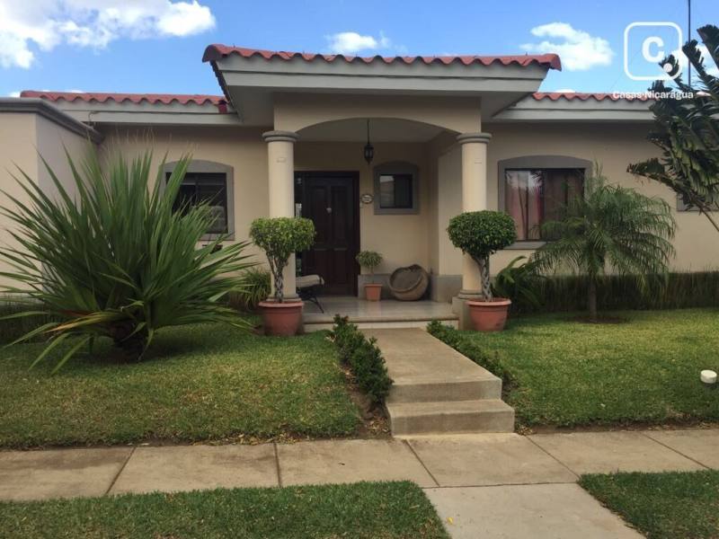 Casa en venta en Las Colinas, Managua – 4 hab, 271 m²