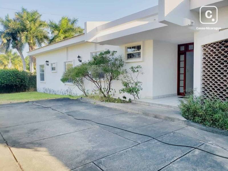 Casa en venta en Las Colinas, Managua – 4 hab, 420 m²