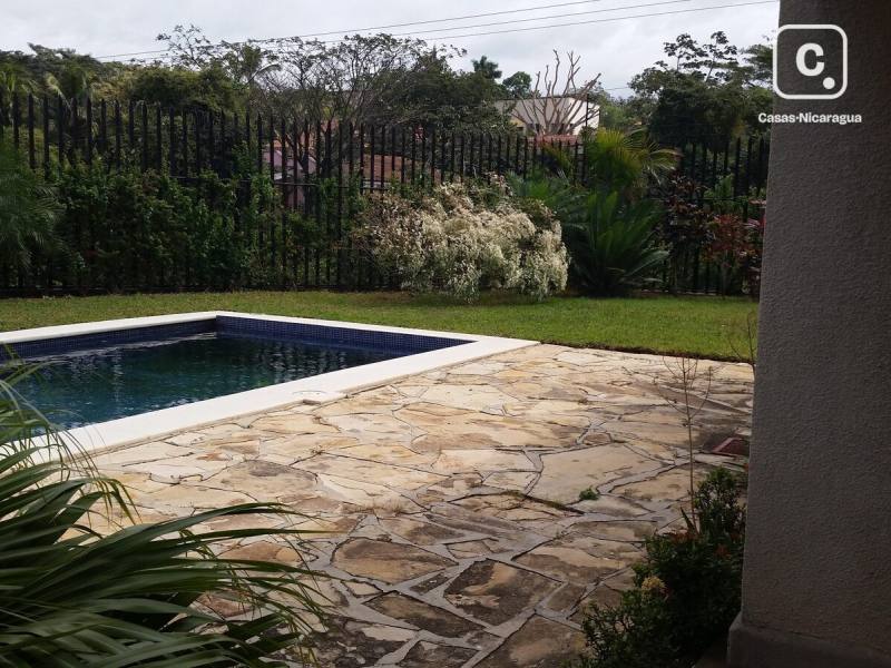 Casa en venta o alquiler en Santo Domingo, Managua – 4 hab, 250 m²