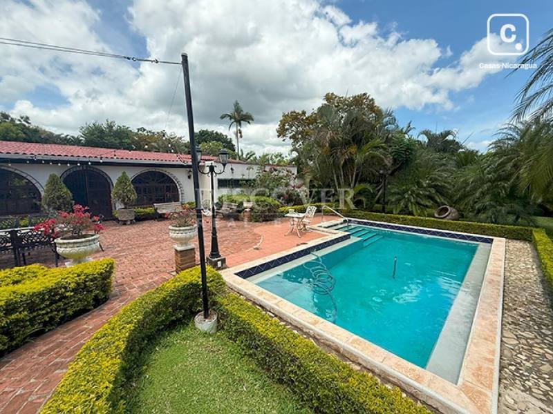 Casa en venta o alquiler en Santo Domingo, Managua – 4 hab, 369 m²