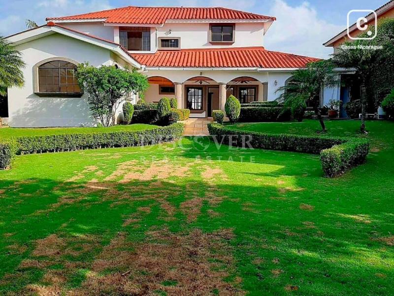 Casa en alquiler en Pista Jean Paul Genie, Managua – 5 hab, 260 m²