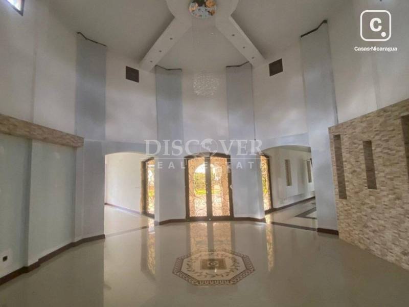 Casa en venta en Villa Fontana, Managua – 7 hab, 1,100 m²