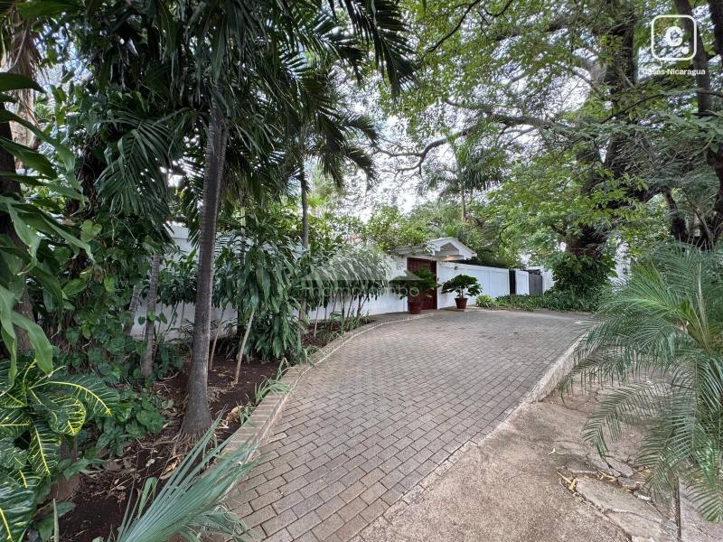 Casa en venta en Reparto San Juan, Managua – 4 hab, 306 m²