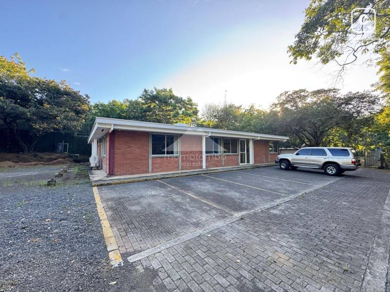 Local comercial en alquiler en Pista Jean Paul Genie, Managua – 260 m²