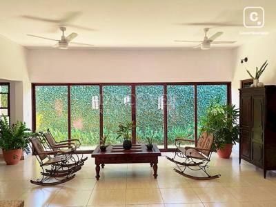 Casa en venta en Granada – 4 hab, 385 m²