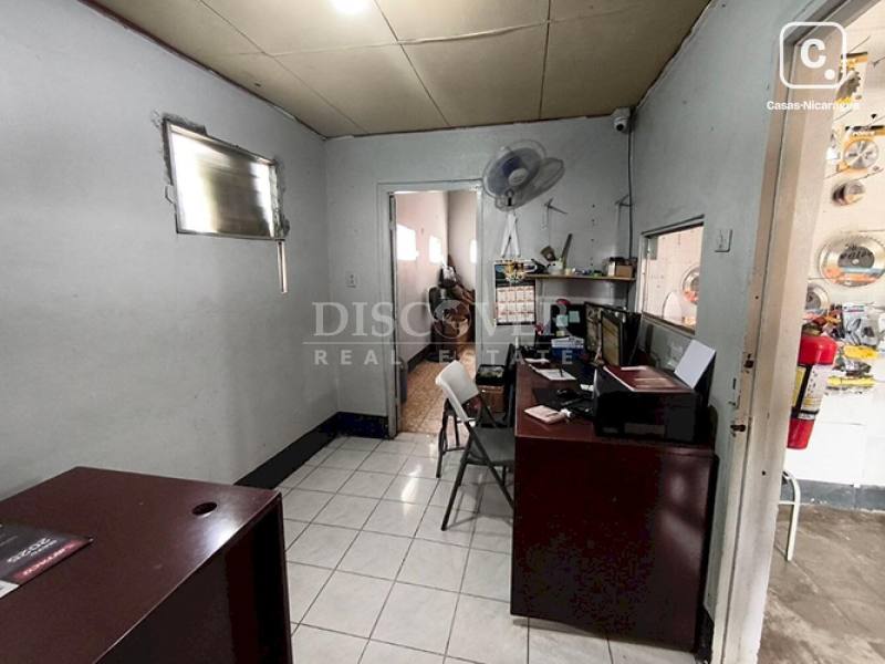 Local comercial en venta en Granada – 300 m²