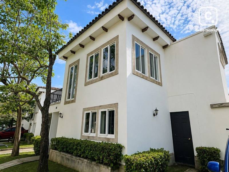 Casa en alquiler en Las Colinas, Managua – 3 hab