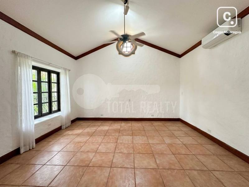 Casa en venta o alquiler en Las Colinas, Managua
