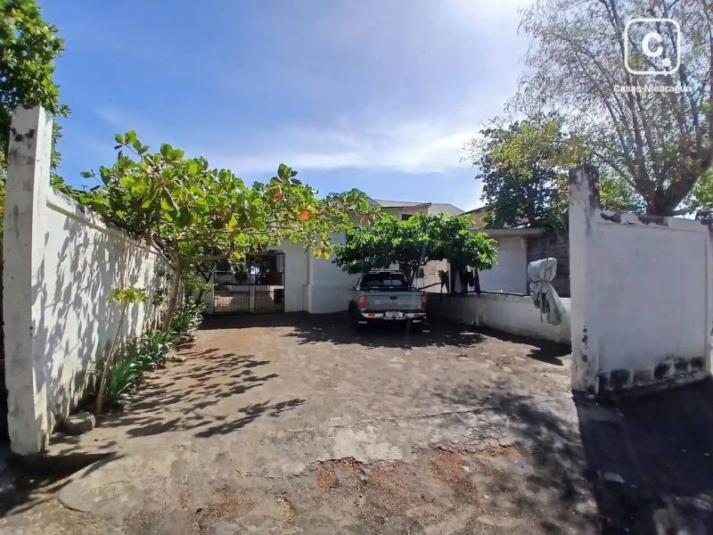 Casa de playa en venta en León – 7 hab, 467 m²
