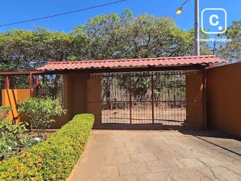 Finca en venta en Granada – 3 hab, 2,950 varas²