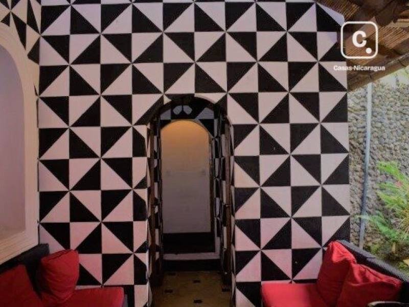 Local comercial en venta en Granada – 615 m²