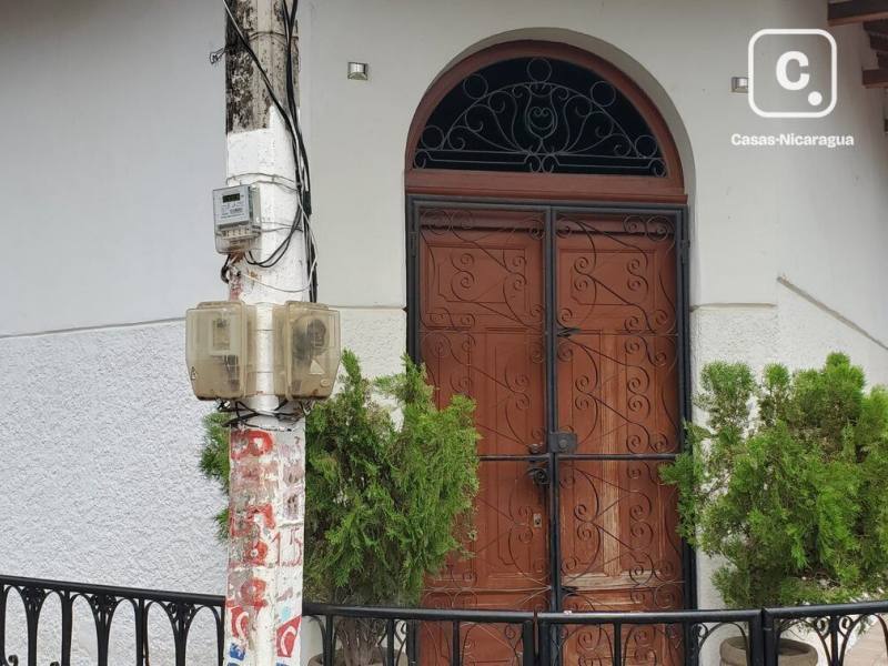 Local comercial en venta en Granada – 151 m²