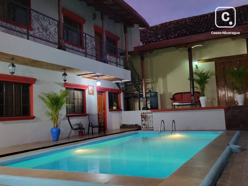 Apartamento en venta en Granada – 21 hab, 1,148 varas²