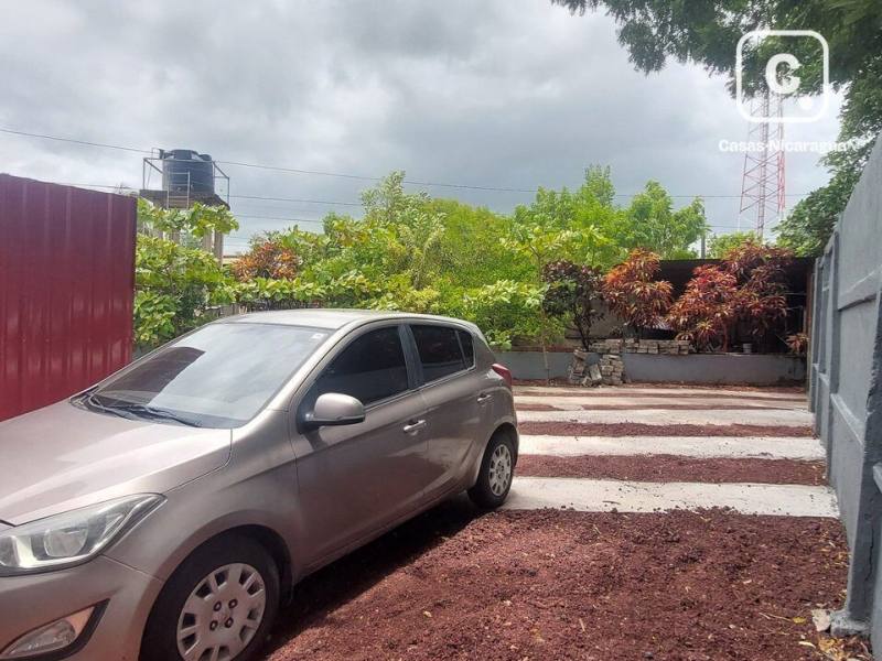 Apartamento en venta en Granada – 12 hab, 900 m²
