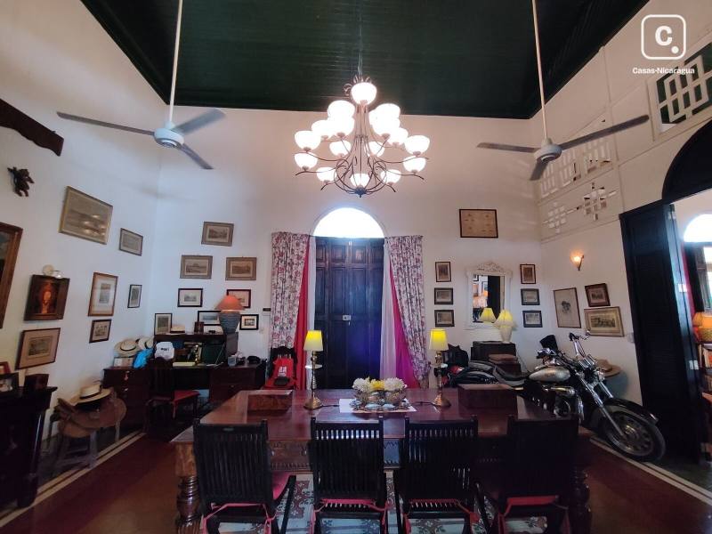 Casa en venta en Granada – 3 hab, 557 m²