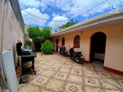 Casa en venta en León – 2 hab, 150 m²