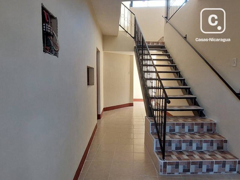 Apartamento en venta en Granada – 8 hab, 160 m²