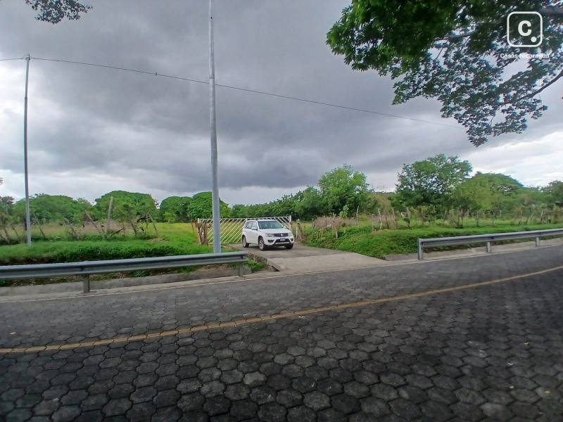 Terreno en venta en Granada – 16,855 varas²