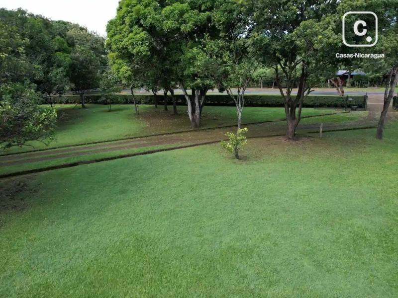 Finca en venta en Granada – 3 hab, 13,901 varas²