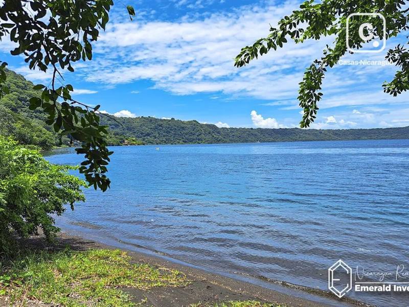 Terreno de 7,250 m² con frente de laguna y derecho de construcción, Laguna de Apoyo