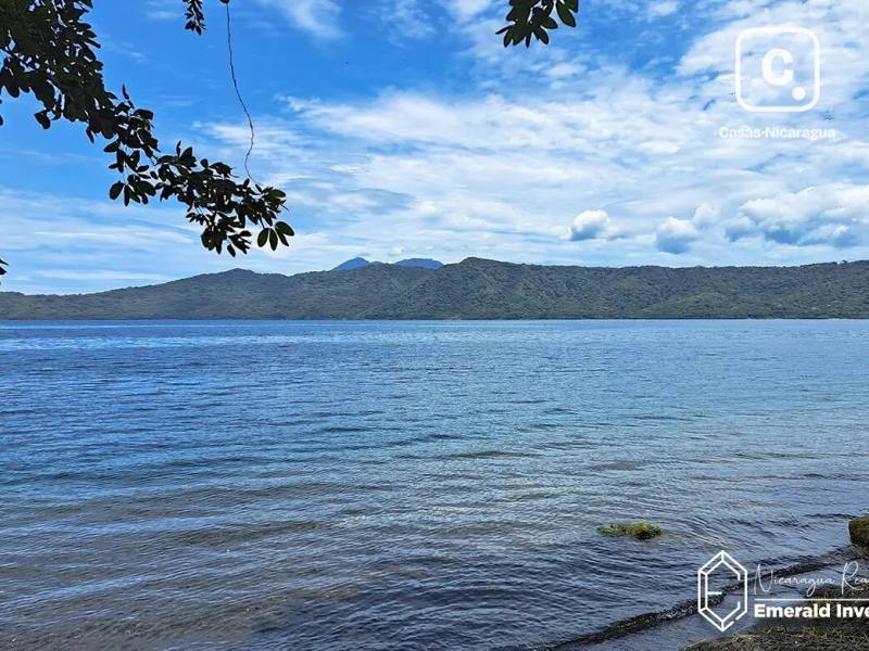 Terreno de 7,250 m² con frente de laguna y derecho de construcción, Laguna de Apoyo