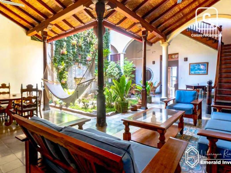 Casa colonial con piscina a pocas cuadras del parque central de Granada