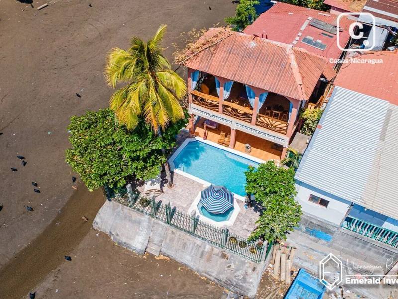 Casa frente al mar con piscina en Playa Masachapa