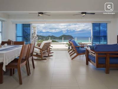 Casa de 4 habitaciones y 5 baños en 228 m² con vista al mar, Colinas de Miramar, SJDS