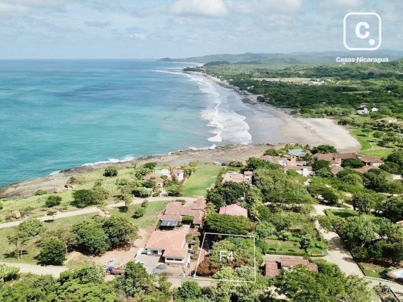 Lote de 1,011 m² a pasos de Playa Santana, Rancho Santana, Tola
