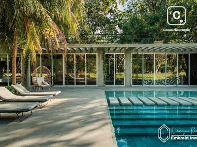 Villa de 5 habitaciones y 423 m² con jardines interiores en Hacienda Iguana