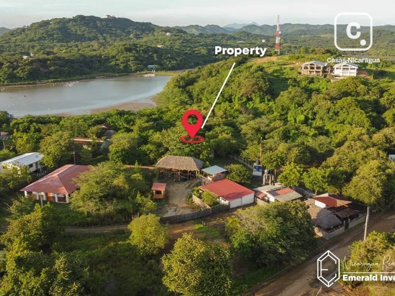 Dos casitas en 1,225.9 m² a 200 metros de Playa Guasacate, Tola