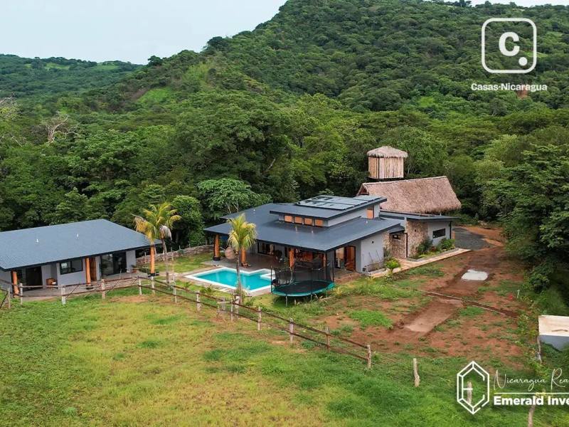 Casa de 5 habitaciones en finca ecuestre de 10,208 m² en Big Sky Ranch