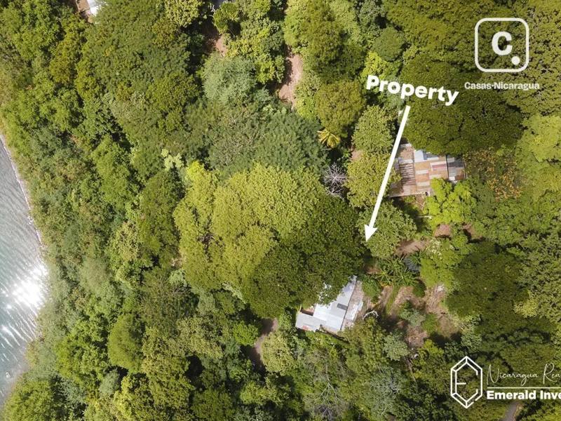 Casa de 6 habitaciones y cuartos tipo dormitorio en 2,889 m² frente a Laguna de Apoyo