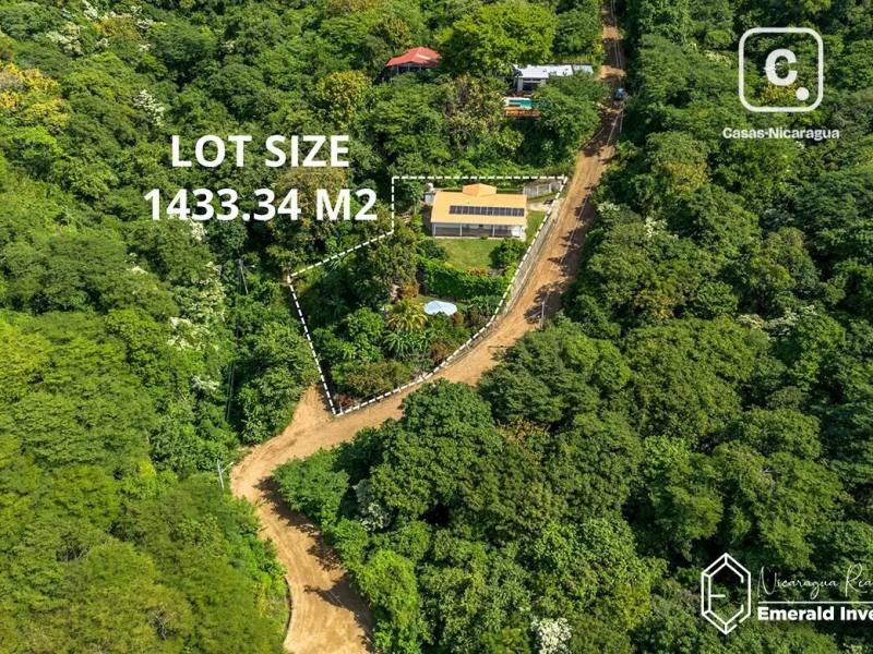 Casa renovada de 3 habitaciones en 1,433 m² cerca de Playa Yankee