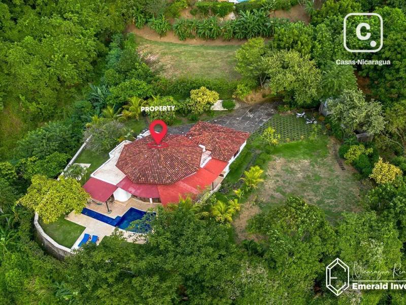 Casa de 3 habitaciones en 2,406 m² con dos lotes en Pacific Marlin, San Juan del Sur