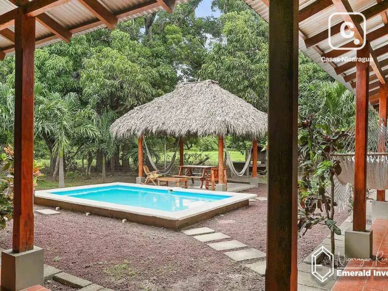 Compuesto multifamiliar de 622 m² en 3,328 m², cerca de Playa Popoyo, Tola