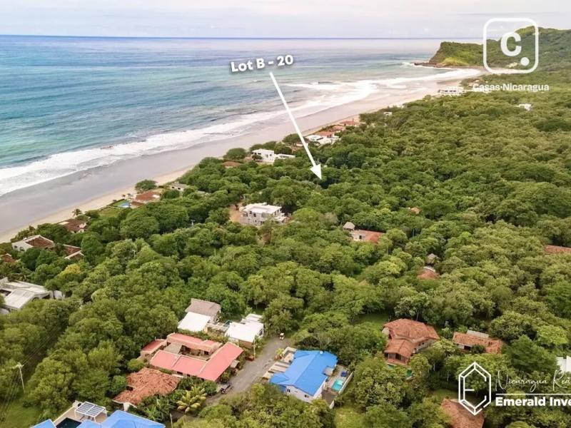 Lote de 1,641 m² con planos de construcción en Hacienda Iguana, Tola