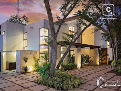 Casa de 7 habitaciones en 641 m² a pasos de la playa en Hacienda Iguana, Tola