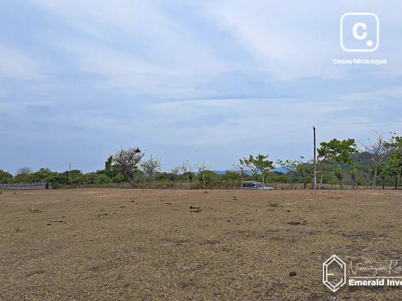 Lot for sale in Granada – 28,000 m²