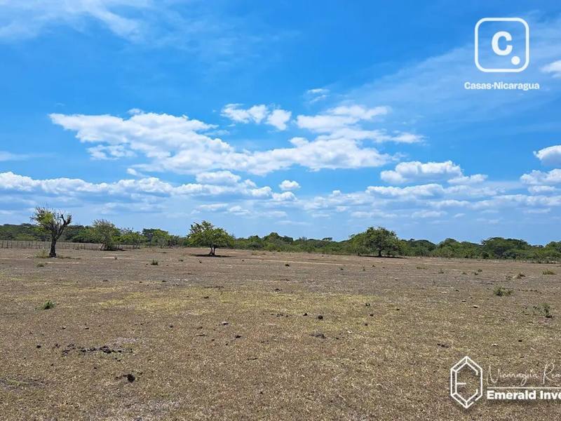 Lot for sale in Granada – 82,266 m²