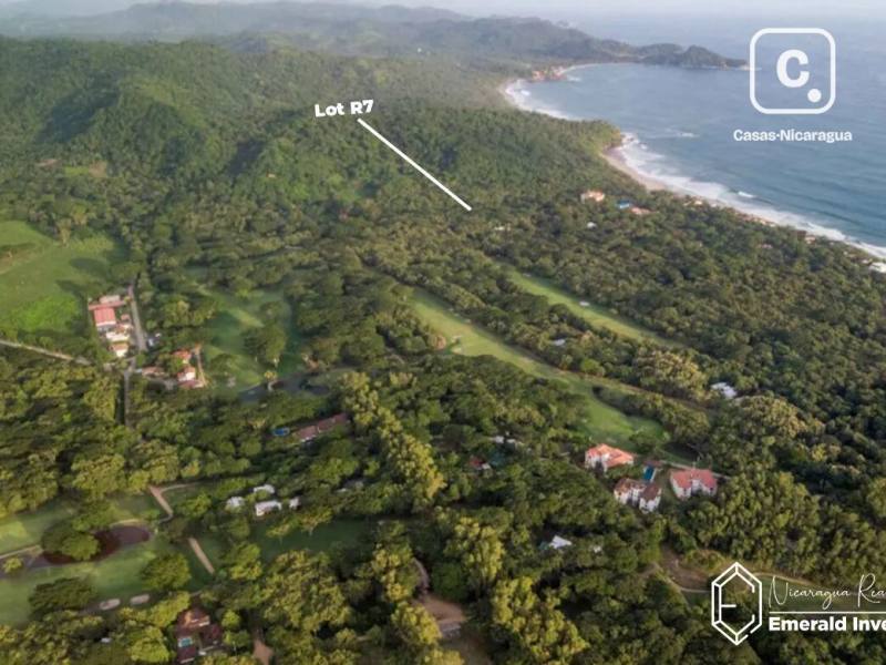 Terreno de 2,318 m² a orillas del Río Colorado en Hacienda Iguana, Tola