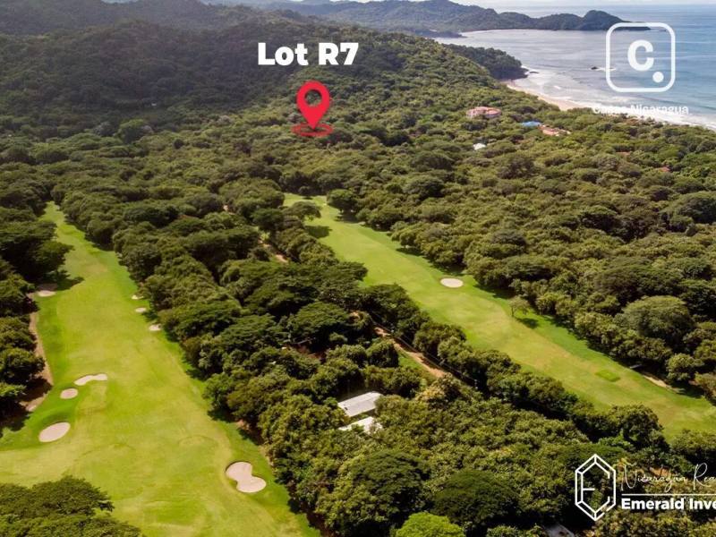 Terreno de 2,318 m² a orillas del Río Colorado en Hacienda Iguana, Tola