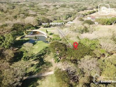 Terreno esquinero de 1,321 m² con vista al hoyo 6 en Hacienda Iguana, Tola