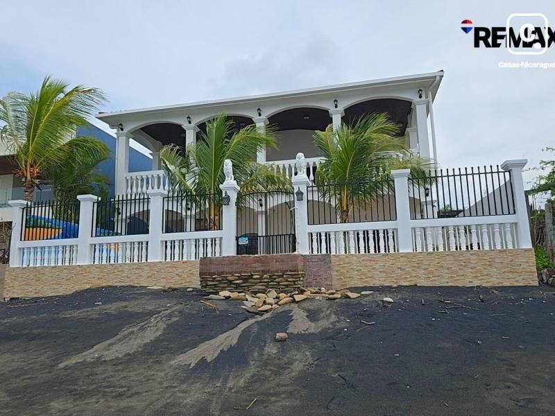 Casa de playa en venta en León – 3 hab, 400 m²