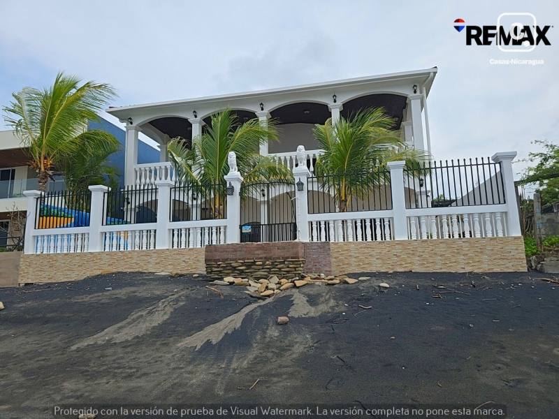 Casa de playa en venta en León – 3 hab, 400 m²