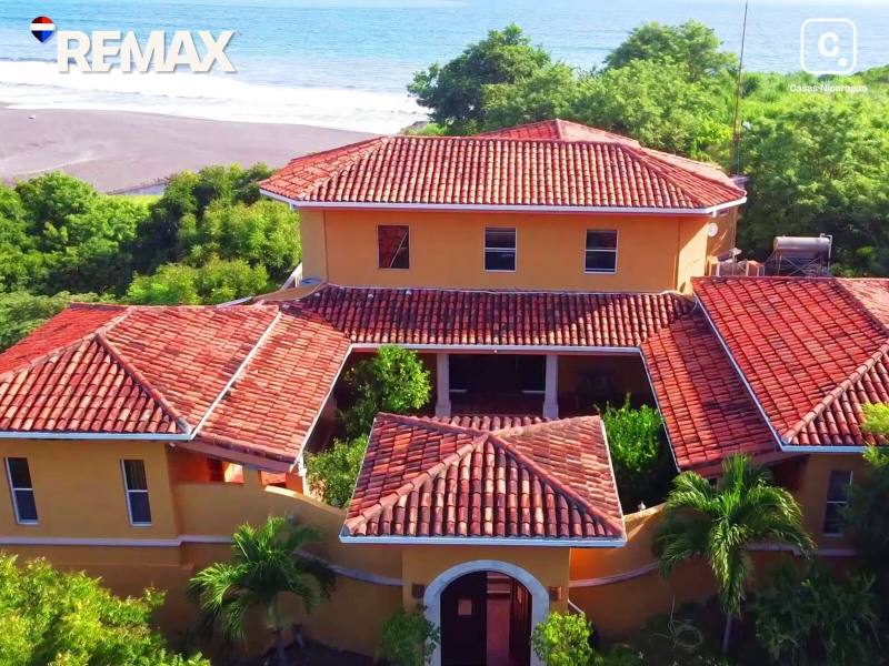 Beach house for sale in El Transito, León – 5 beds, 520 m²