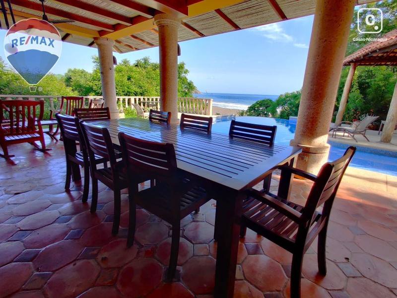 Beach house for sale in El Transito, León – 5 beds, 520 m²