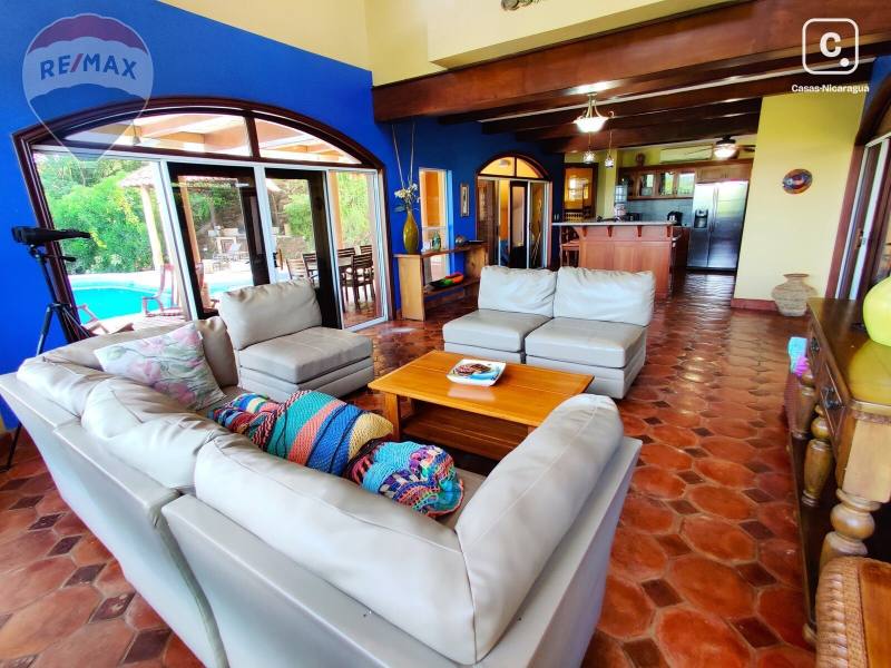 Beach house for sale in El Transito, León – 5 beds, 520 m²